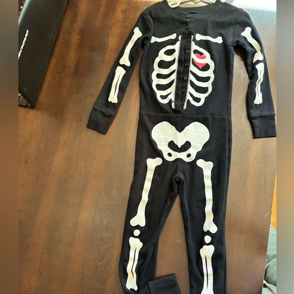 Old navy skeleton PJS